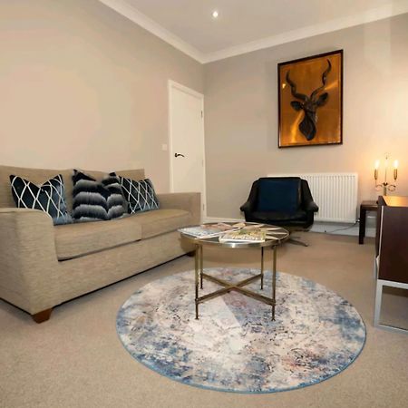 Stones Throw Apartment Scarborough Bagian luar foto