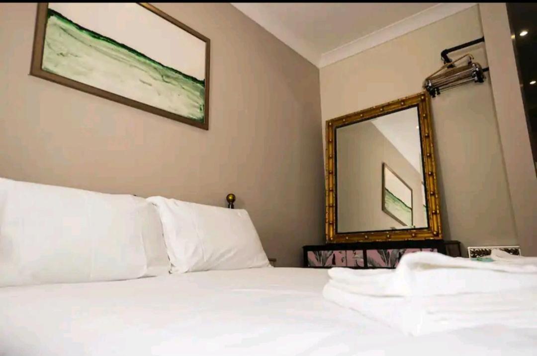Stones Throw Apartment Scarborough Bagian luar foto